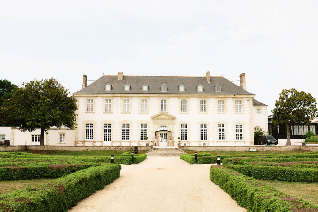 Abbaye de Villeneuve, Loire Valley wedding 