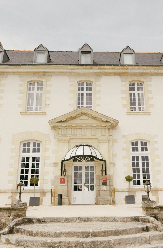 Abbaye de Villeneuve, Loire Valley wedding 